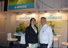 Anniek van Aert en Jos van der Helm op de foto namens Mprise Agriware.